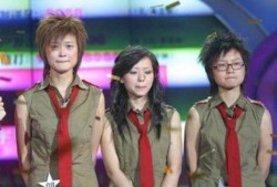 娱乐吃瓜酱女声唱的歌叫什么,她唱的那首叫什么？